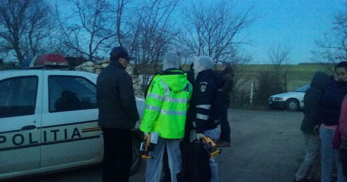 Crimă în județul Iași. Un bărbat a fost găsit mort, cu capul tăiat în două