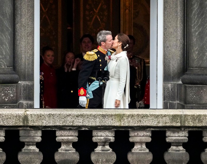 Eveniment istoric în Danemarca: Frederik al X-lea este noul rege al țării, după abdicarea mamei sale. Imagini de la ceremonie