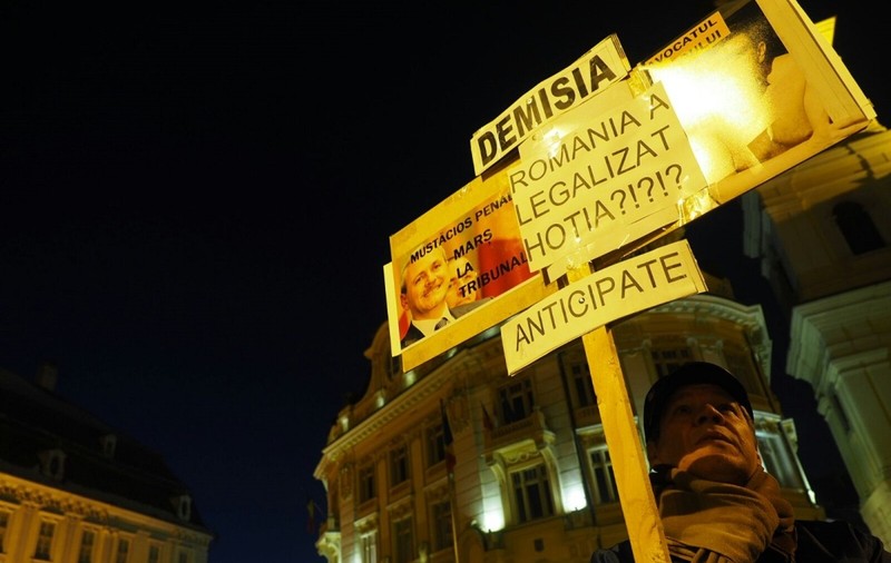 Proteste masive și în țară. 100.000 de oamenii în stradă FOTO&VIDEO