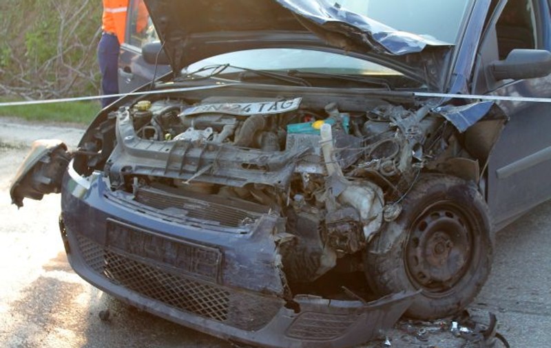 Medic de la ambulanţă rănit într-un accident rutier în timp ce mergea spre muncă | FOTO