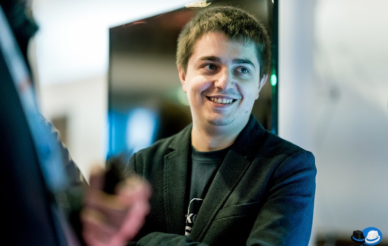 VIDEO/ Cum colecta Cambridge Analytica datele de pe Facebook, ne explică hackerul alb Andrei Avădănei