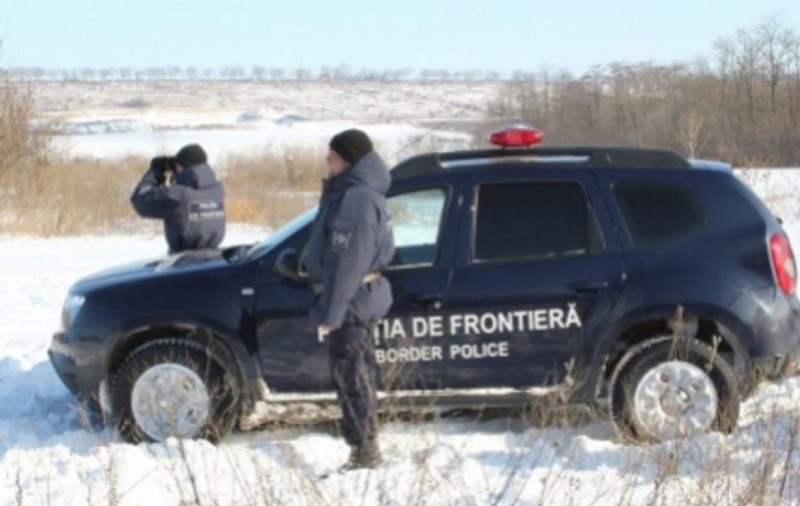 Punctul de trecere a frontierei de la Turnu Măgurele a fost închis miercuri dimineață. Ninsoarea și viscolul au suspendat activitatea