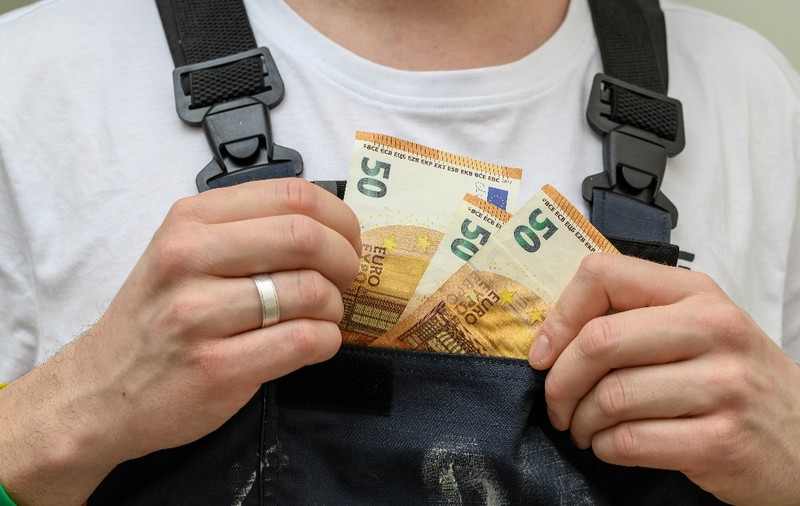 Ajutor financiar de până la 2.400 de euro pentru angajații sub 35 de ani, în Italia. Cine poate beneficia de bani