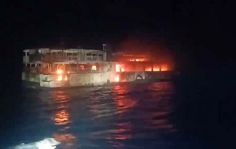 Cel puțin cinci morți și 87 de dispăruți după ce un feribot a fost cuprins de foc, în Filipine