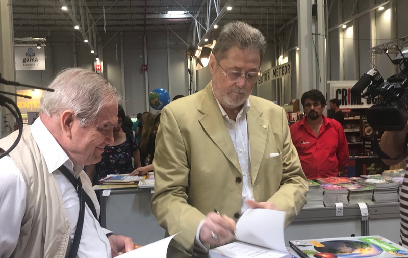 Cornel Dinu și-a lansat astăzi la Bookfest cel de-al treilea roman autobiografic, "Misterele lui Mister": “Am păcate, dar am curajul să le recunosc! Nu regret nimic”