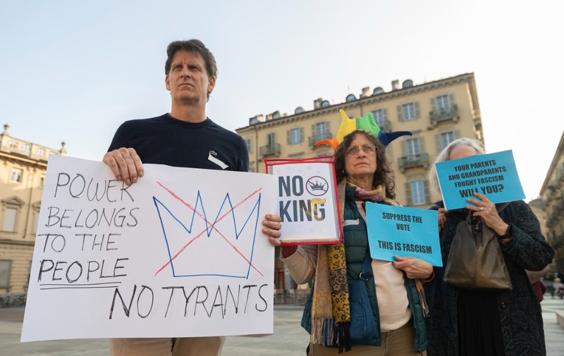 Proteste masive în SUA: sute de mii de oameni au ieșit în stradă și au scandat împotriva lui Trump. „Așa arată democrația”