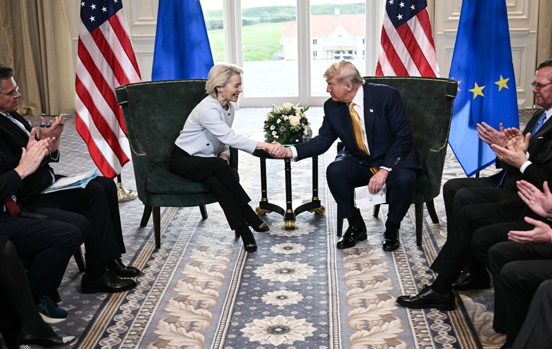 Ce s-a ales de acordul comercial dintre SUA și UE. Bilanțul promisiunilor făcute de Donald Trump și Ursula von der Leyen