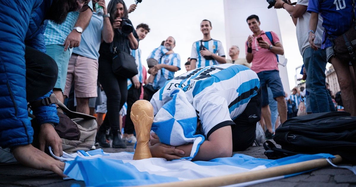 Pentru Argentina, fotbalul este ca o religie. Imagine surprinsa in Buenos Aires, inaintea finalei cu Franta, de la CM din Qatar