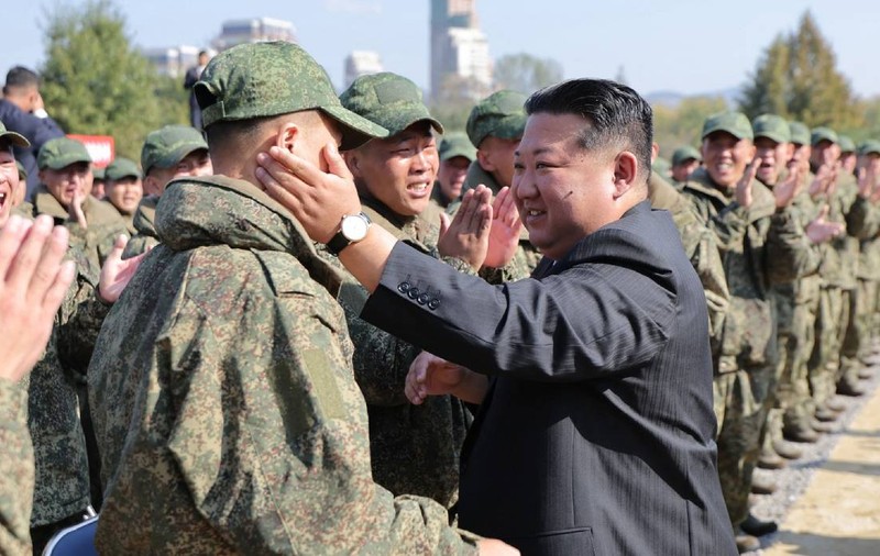 Kim Jong-un le cere soldaților nord-coreeni trimiși să lupte pentru Rusia să fie „martiri” și să se arunce în aer dacă urmează să fie prinși