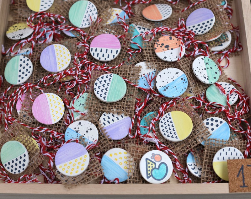 Vizită prin târgurile de mărțișoarele handmade din București. „Toată vara lucrez pentru a aduce zâmbete în luna martie”