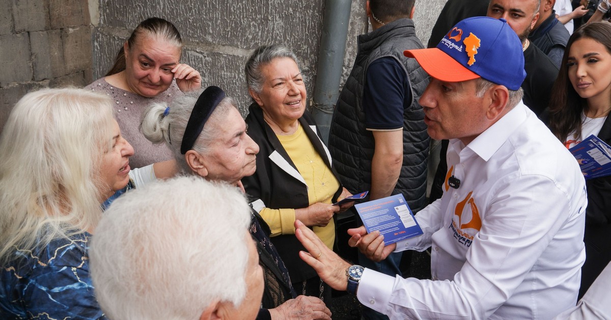 Premierul armean Nikol Pașinian, în campanie electorală Foto: Hepta