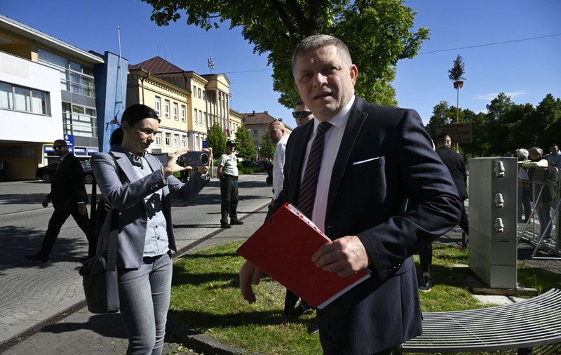 Jurnaliștii din Slovacia se tem că tentativa de asasinare a lui Robert Fico poate declanșa o represiune a presei din țară