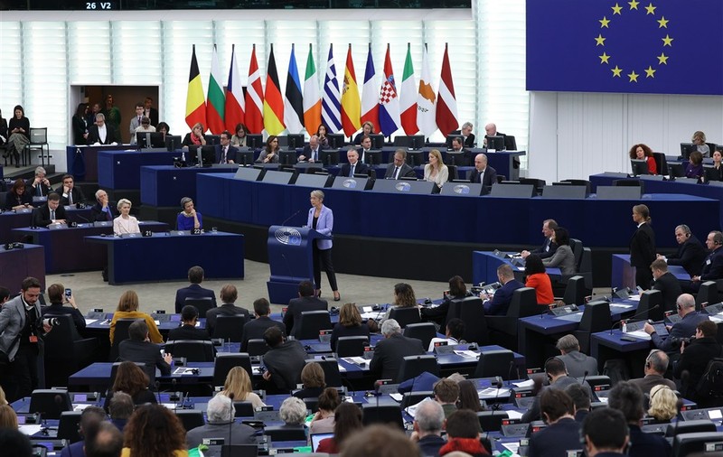 Liderii celor trei mari grupuri politice din Parlamentul European vor explicații pentru „tratamentul incorect” în cazul refuzului României la Schengen