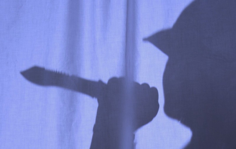 Un curier din Harghita, înjunghiat de un adolescent de 15 ani. Atacatorul a fugit cu un colet