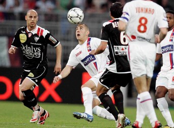 Karim Benzema fights for the ball with Nancy's Ludovic Guerriero during the match both teams played for the French League 1 at Stade Gerland, Lyon, France, 10 May 2008. Lyon won 1-0 EPA/PANORAMIC/EDDY LEMAISTRE FRANCE OUT --- NO MAGS --- NO SALES
