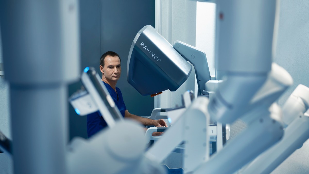 Dr. Victor Radu, Medic Primar Chirurgie Generala, Supraspecializare in Chirurgie Robotica