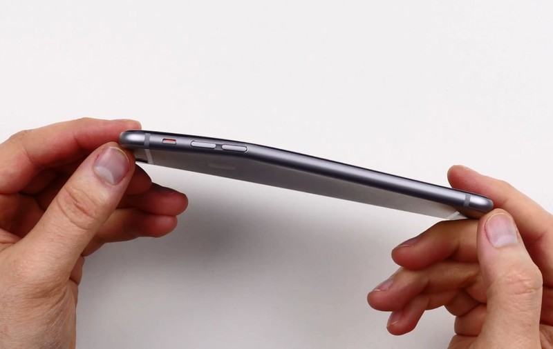 Noul iPhone 6 se îndoaie în buzunar? FOTO/VIDEO
