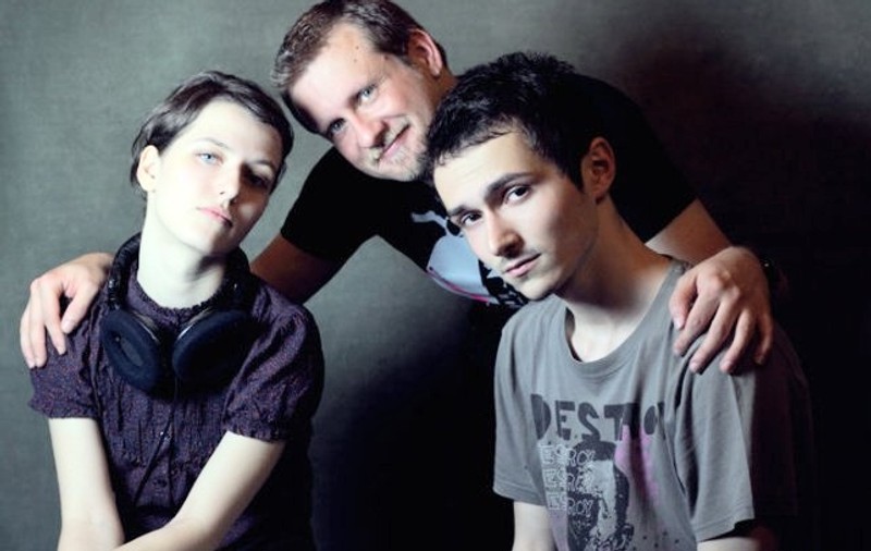 Ne place: Yelllow - Naive
