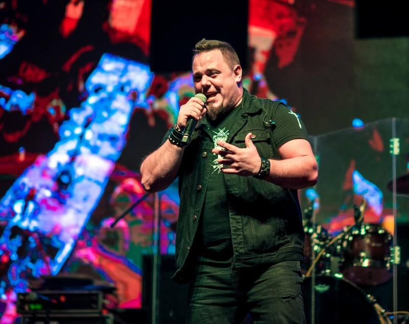 VIDEO/ Cântăreții români au petrecut "Revelionul Artiștilor" cu șampanie și confetti