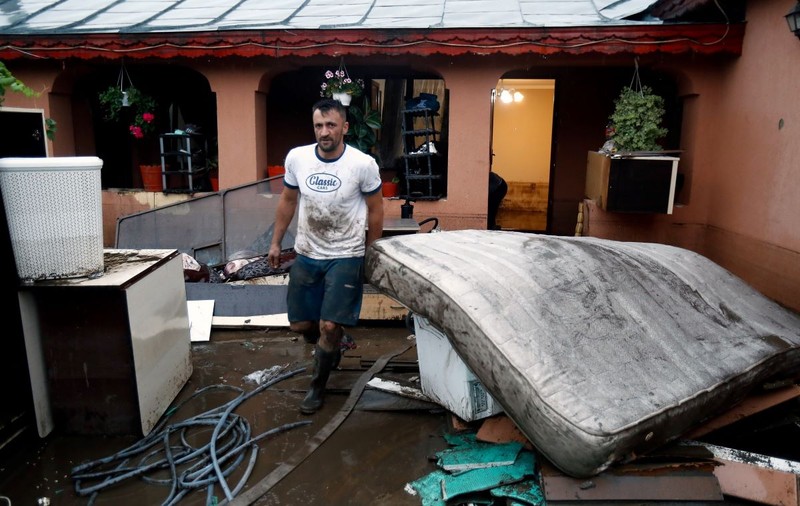 250 de containere de locuit au ajuns în județele Galați și Vaslui. „Fiecare poate adăposti o familie cu trei-patru persoane”