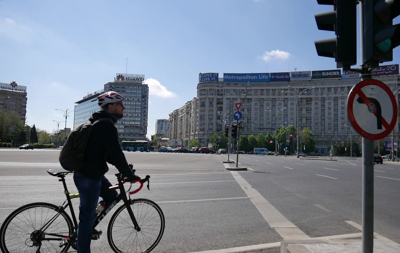 VIDEO| Capitala, în ziua de Paşte. Am mers prin Bucureşti cu bicicleta să vedem cum arată oraşul fără traficul de coşmar
