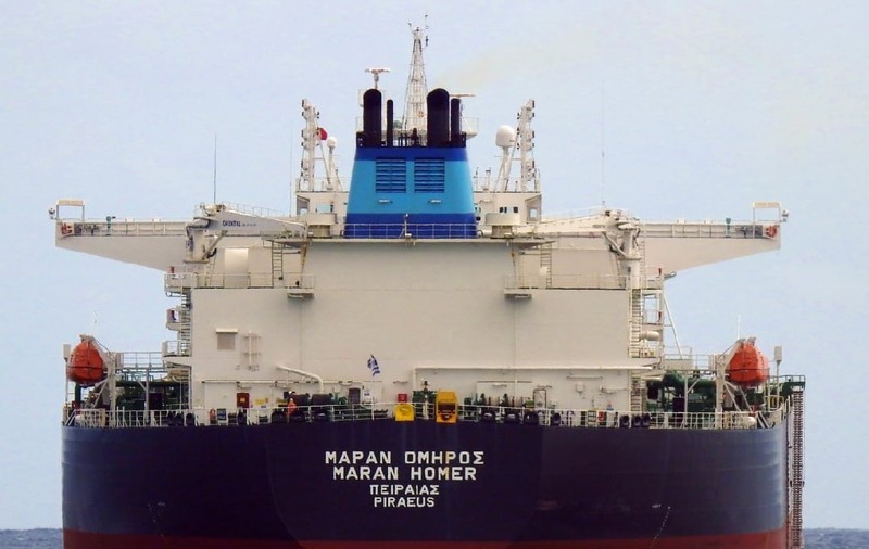 Un marinar român, printre persoanele aflate la bordul petrolierului grecesc care a fost atacat cu o dronă în Marea Neagră