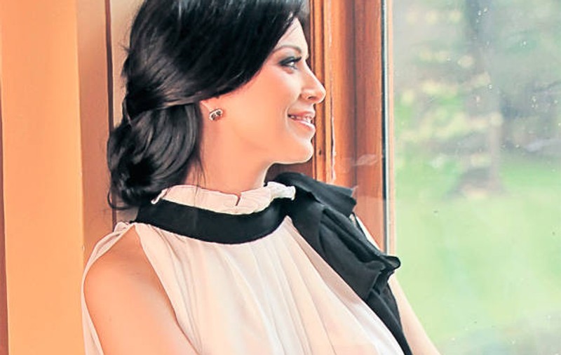 Simona Pătruleasa, ajutată de soţ în "meseria" de mamă:  "Sabin i-a făcut băiţă fetiţei, i-a schimbat scutecele"