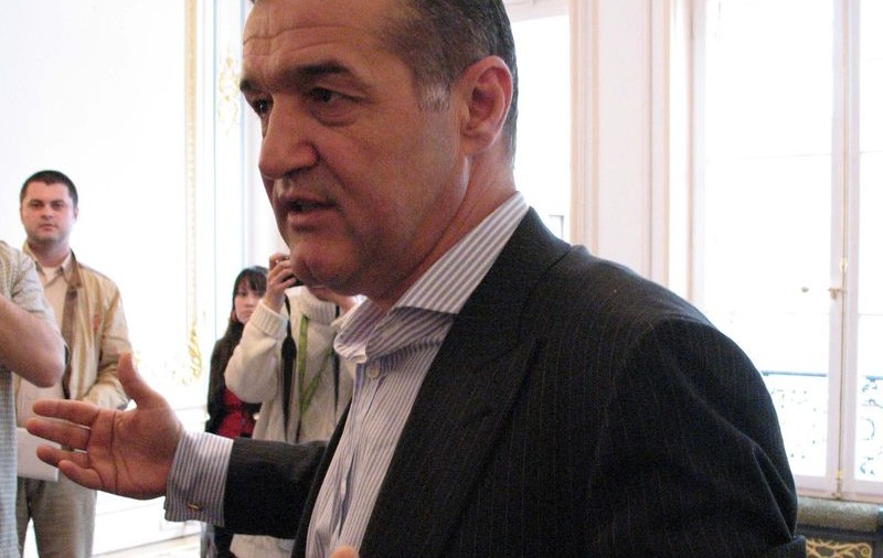 Becali: "Fanii Stelei sunt paraziţii societăţii"
