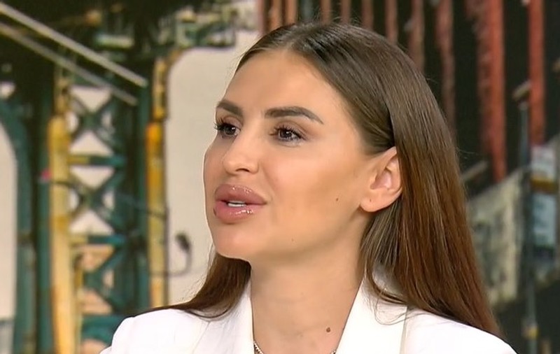 Roxana Blagu, fostă membră Trident, nu și-a mai văzut fetița de 7 ani. “Oana împlinește 12 ani. Cu ocazia aceasta vreau să îi urez și eu La mulți ani!”