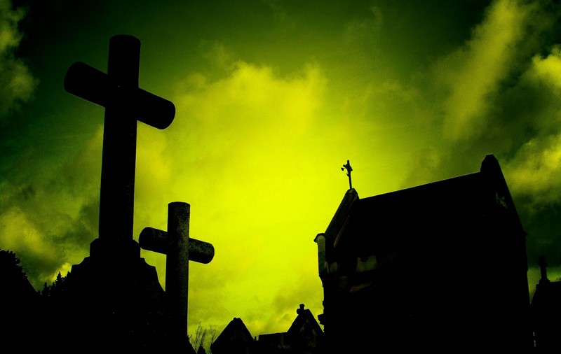 Poveste demnă de filmele de groază în Gorj! O fetiță de 15 ani, posedată de o mătușă transformată în strigoi