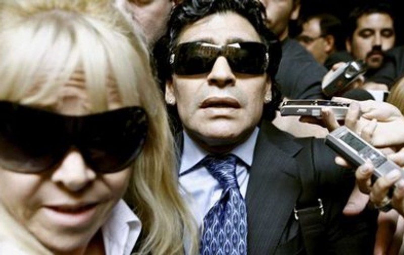Fosta soţie a lui Maradona, considerată huligan, reţinută la Johannesburg