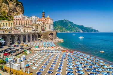 Plaje din Atrani, pe coasta Amalfi Foto: 123rf