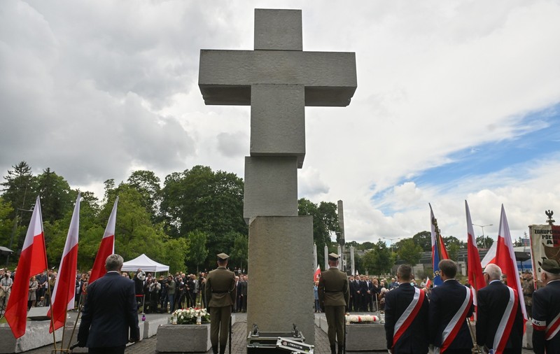 Polonia va ridica un Zid al Amintirii pentru victimele genocidului comis de naţionaliştii ucraineni. Gestul diplomatic făcut de Kiev înainte de „Duminica sângeroasă”
