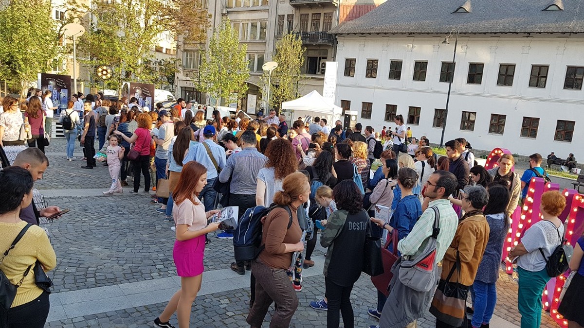 Aglomerație la Noaptea Cărților Deschise