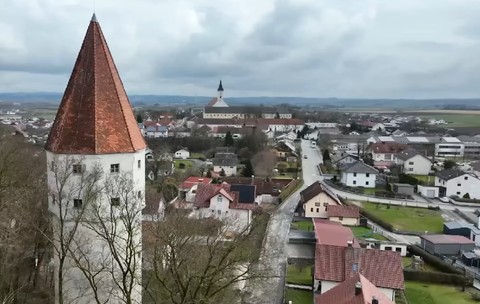 Un turn istoric vechi de peste 100 de ani, cu 10 camere și teren de 1.500 mp, se vinde în Germania, dar nu îl vrea nimeni: „Nici ca miliardar nu aș cumpăra”