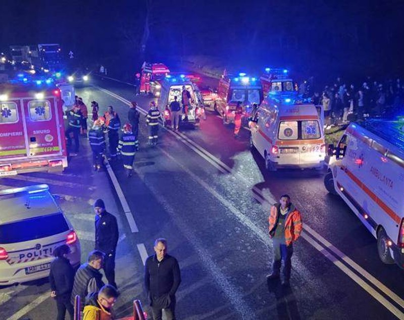 Grav accident rutier în Sibiu. Două autocare în care se aflau 90 de persoane, dintre care 84 de copii, s-au ciocnit. 33 dintre ei, duși la spital