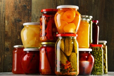 Borcane cu murături, dulceață și compot pentru iarnă