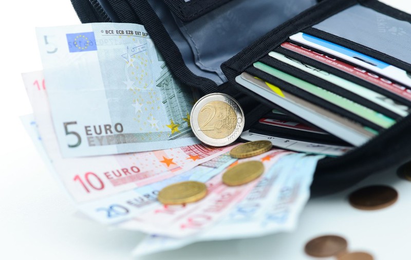 VEȘTI PROASTE pentru românii cu RATE în EURO