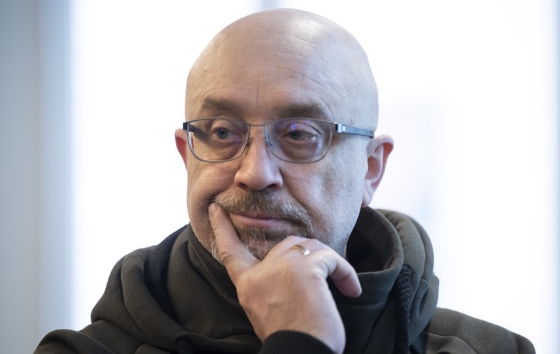 Un bărbat care a plănuit asasinarea unor înalți oficiali ucraineni, judecat la Kiev. Recompensa pusă de ruși pe „capul” ministrului apărării