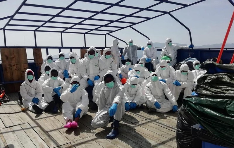 180 de refugiaţi, în carantină pe un feribot ancorat în portul Palermo