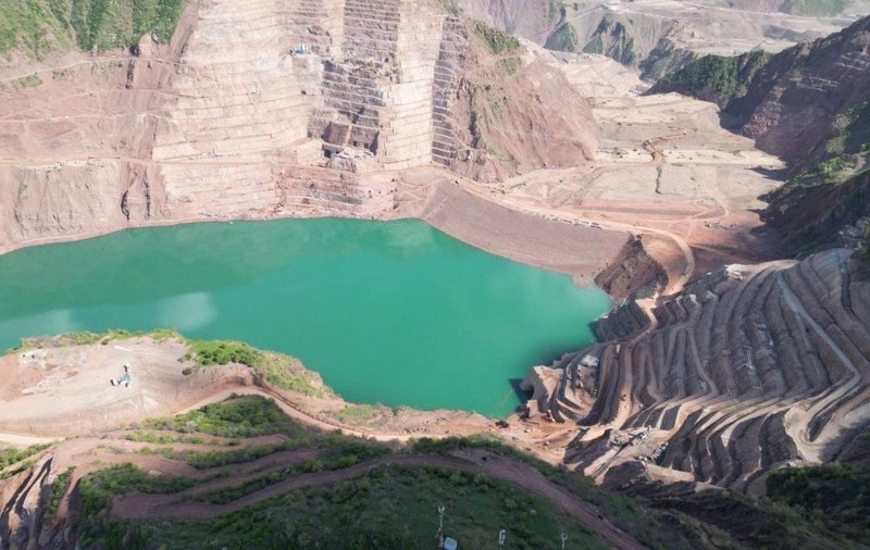 Lucrări la Hidrocentrala Rogun, care va fi cel mai înalt baraj din lume, vedere aeriană. Proiectul început în 1976 mai are nevoie de 6,29 miliarde de dolari