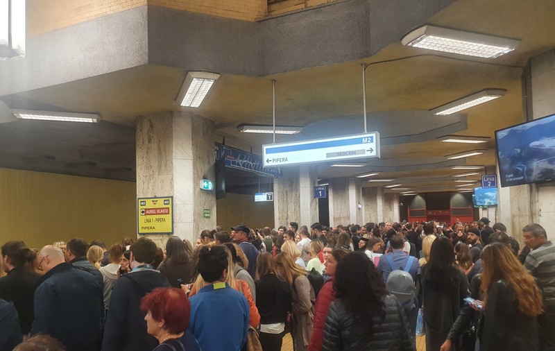 Circulație îngreunată la metrou, pe magistrala Pipera-Berceni, din „cauza unor probleme tehnice"