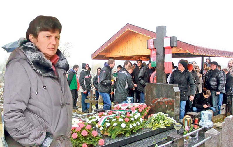 Maria, mama fostului handbalist asasinat acum 4 ani, a făcut o dezvăluire emoţionantă ieri, la mormântul fiului ei: "Marian mă întreabă în vis ce mai fac"