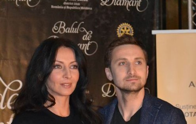 Dani Oţil, invitat de marcă la nunta Deliei: "Eu şi Răzvan am stat ca babele şi ne-am uitat ce frumos dansează Bendeac"