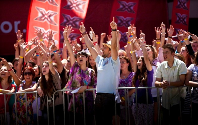 Aproape 5.000 de concurenţi înscrişi la audiţiile X Factor! Se vor întrece de la adolescenţi de 16 ani până la seniori de 75 de ani!