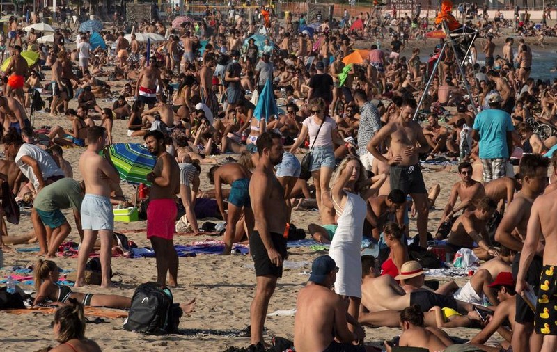 Spania instituie noi restricţii după ce numărul cazurilor de coronavirus a crescut din nou. Plaje și  localuri nocturne, închise