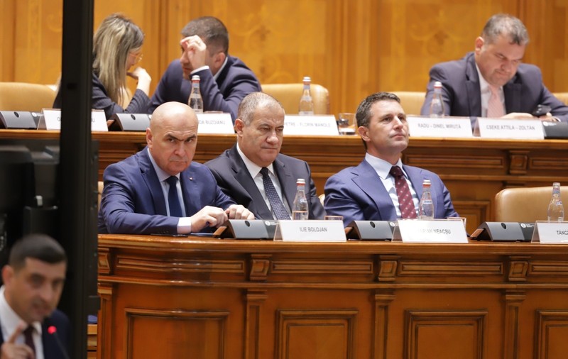 Nori negri deasupra Palatului Victoria. Scenariile privind viitorul guvernării și numele vehiculate ca premier