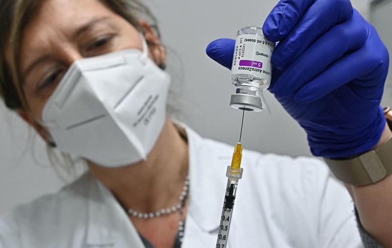 Cercetătorii germani spun că știu cum „să repare” vaccinurile AstraZeneca și Johnson & Johnson, ca să nu mai producă cheaguri de sânge