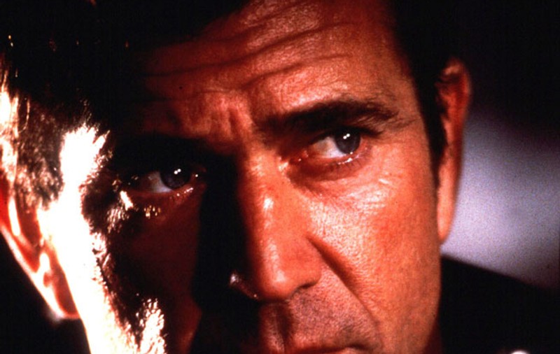 Mel Gibson, cu arma în mână, către Oksana: "O să-ţi arăt cum poţi să pleci mai repede de aici"