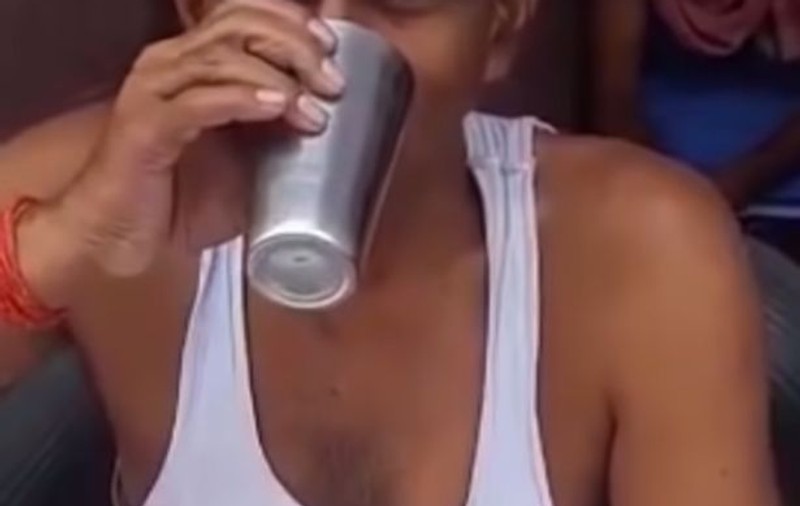 Un deputat indian bea urină de vacă. Susține că leacul îl ferește de COVID-19